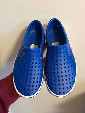 Native | Miles Shoes | Size J2